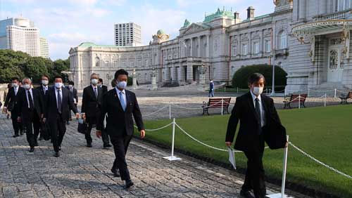 加藤勝信官房長官と