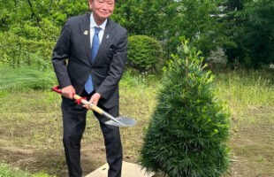 新井白石公没後300年記念植樹式典