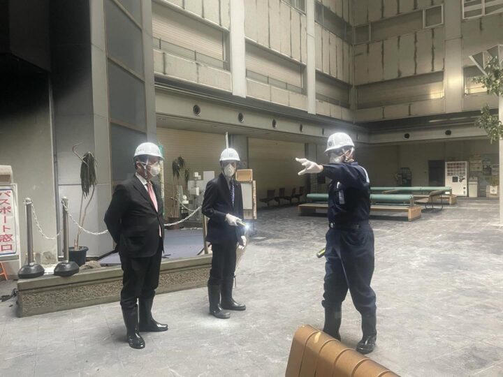 白岡市役所火災による焼失現場を視察