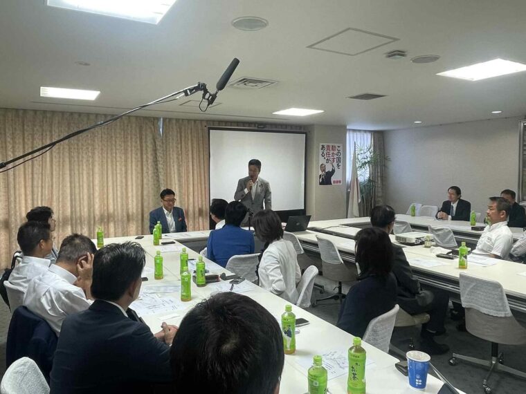 自民党本部で加藤勝信財務大臣との意見交換会に出席