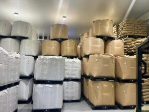 地元、埼玉の米を貯蔵する施設を視察