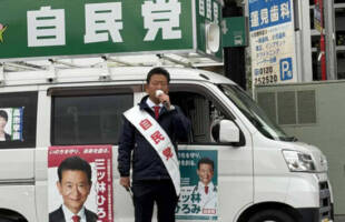 蓮田駅東口と西口にて蓮田駅を利用される方々に朝のご挨拶
