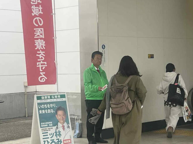 JR幸手駅東口にて朝の街頭活動
