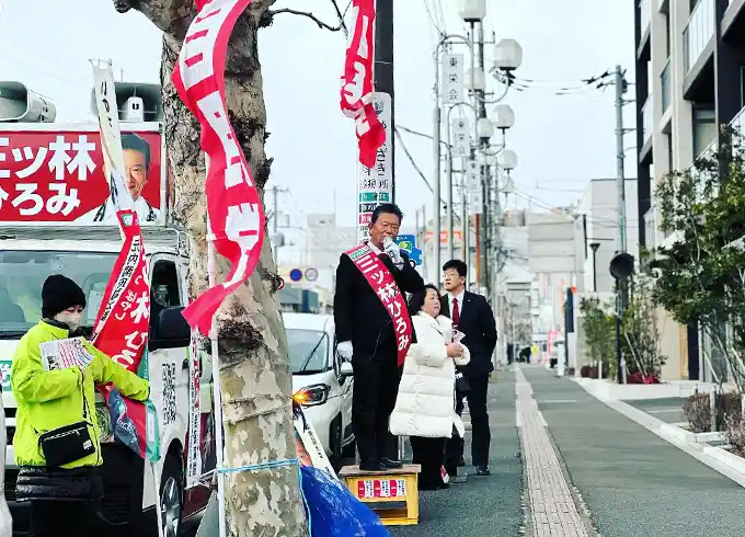 スーパーマルヤ久喜東店前にて皆様にご挨拶