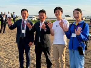 鈴木農水大臣が山崎ライスの乾田直播を視察