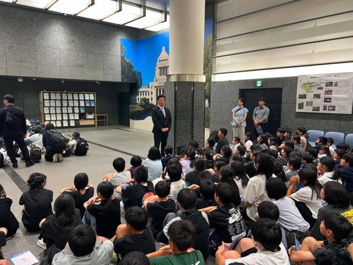 杉戸町立杉戸小学校の6年生が国会見学