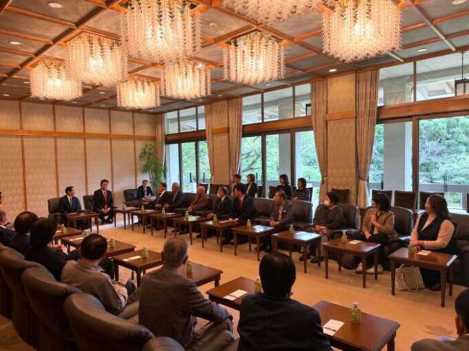 自民党久喜支部の皆さんによる国会、参議院議長公邸を視察