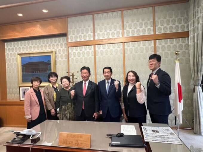 自民党久喜支部の皆さんによる国会、参議院議長公邸を視察